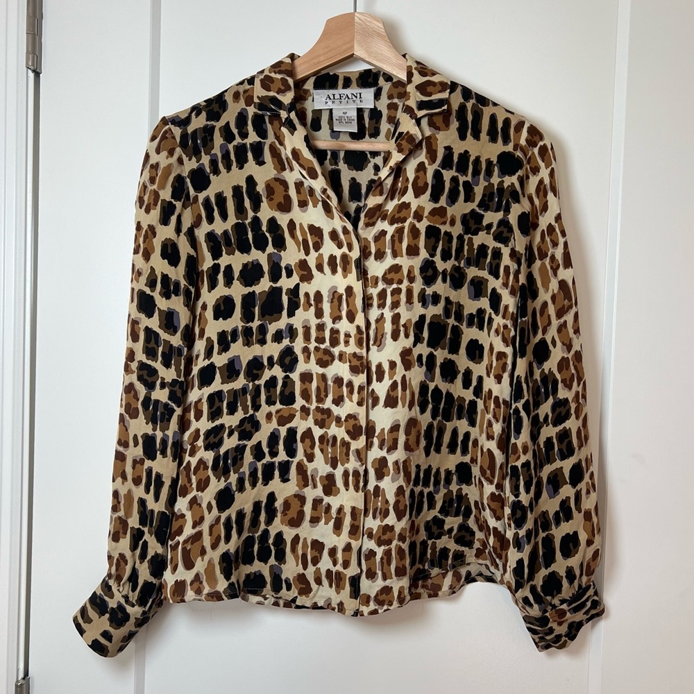 Alfani 100% Pure Silk 90s Vintage‎ Giraffe Print Button-up Blouse 🦒
